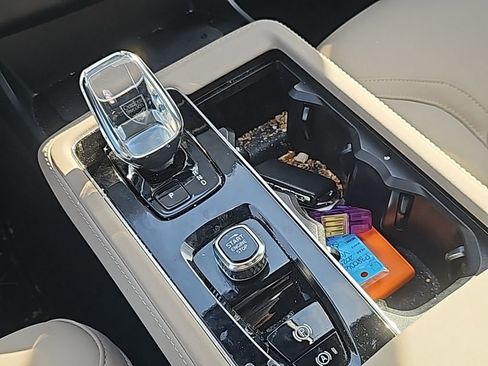 Used 2025 Volvo XC90 T8 Core image 6