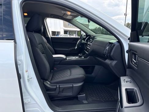 Used 2025 Nissan Pathfinder SV FWD image 20