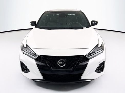 Used 2022 Nissan Maxima SR w/ Sport Mat Group FWD image 2