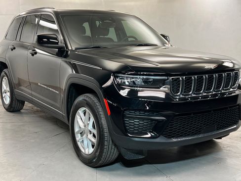 Used 2025 Jeep Grand Cherokee Laredo X w/ Luxury Tech Group I AWD/4WD image 7