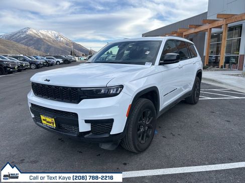 Used 2024 Jeep Grand Cherokee L Laredo image 3