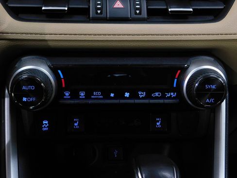 Used 2020 Toyota RAV4 Limited w/ Carpet Mat Package image 46