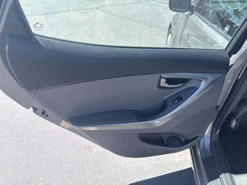 Used 2013 Hyundai Elantra GLS FWD image 17