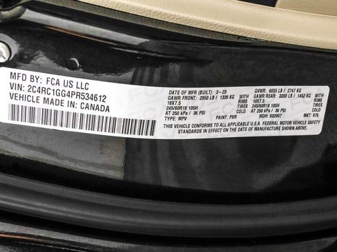 Used 2023 Chrysler Pacifica Limited image 49