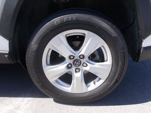 Used 2020 Toyota RAV4 XLE FWD image 12