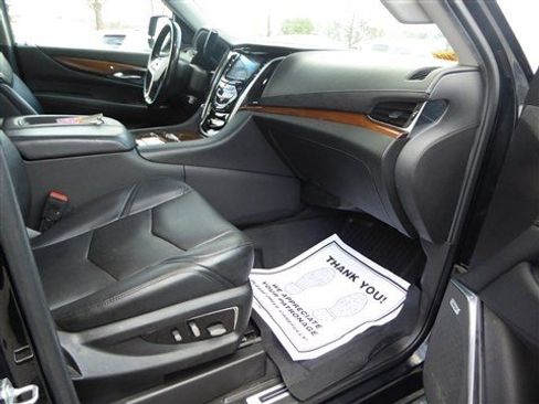 Used 2020 Cadillac Escalade ESV Luxury image 19