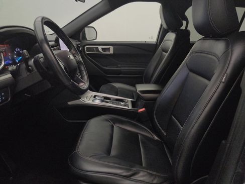 Used 2020 Ford Explorer XLT w/ Equipment Group 202A AWD/4WD image 17