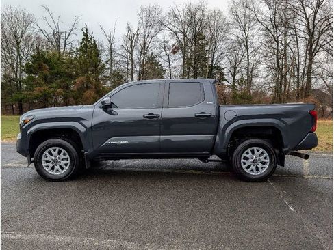 Used 2024 Toyota Tacoma SR5 AWD/4WD image 4