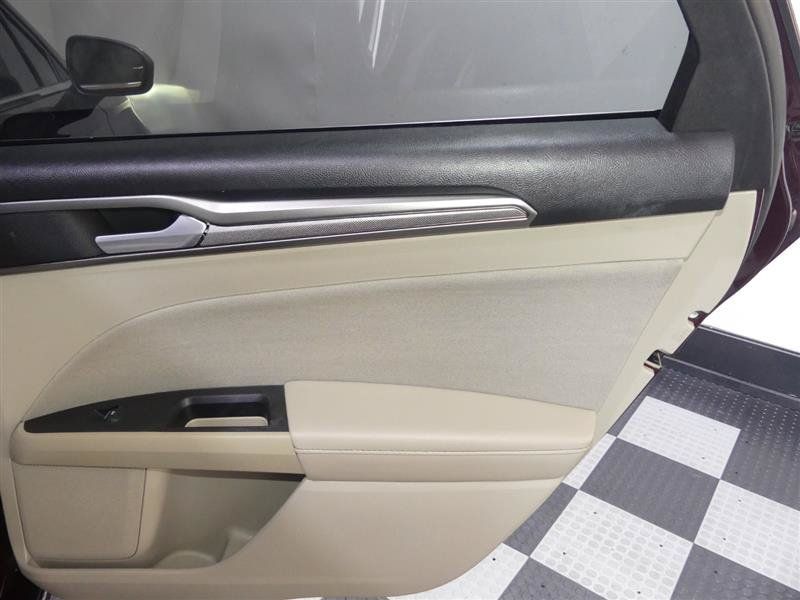 Used 2018 Ford Fusion SE w/ Fusion SE Technology Package FWD image 25