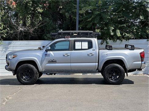 Used 2019 Toyota Tacoma SR5 AWD/4WD image 13