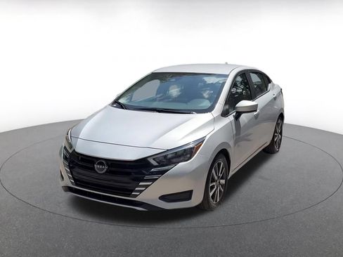 Used 2025 Nissan Versa SV FWD image 6