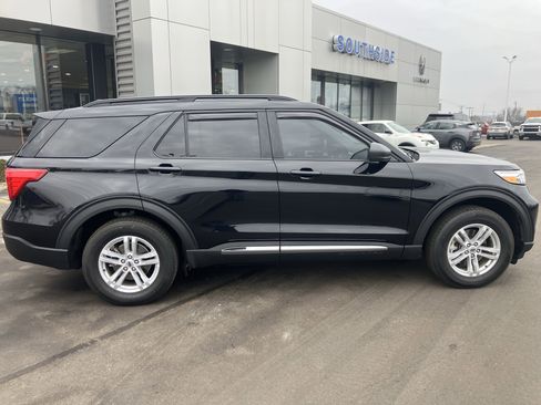 Used 2022 Ford Explorer XLT w/ Equipment Group 202A image 8