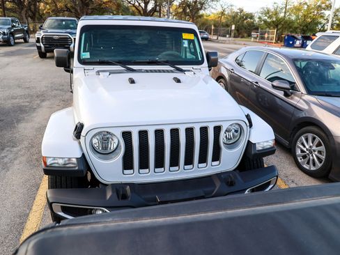Used 2018 Jeep Wrangler Unlimited Sahara image 5