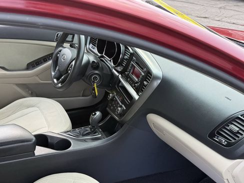 Used 2011 Kia Optima LX FWD image 12