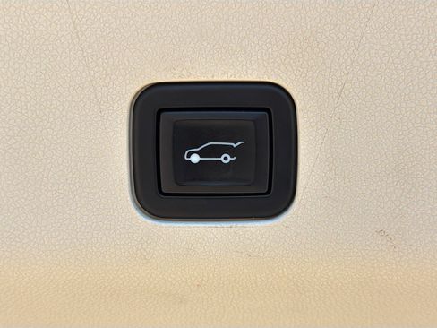 Used 2021 Cadillac Escalade ESV Premium Luxury Platinum AWD/4WD image 14