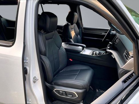 New 2026 Jeep Grand Wagoneer Limited AWD/4WD image 9