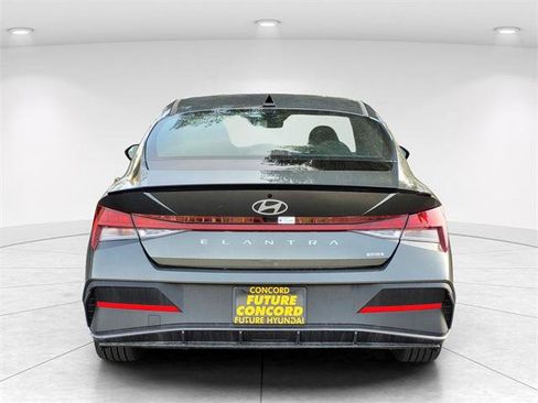 Certified 2025 Hyundai Elantra SEL w/ Cargo Package image 6