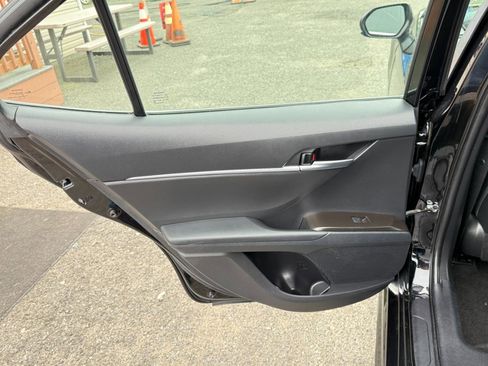 Used 2021 Toyota Camry SE image 27