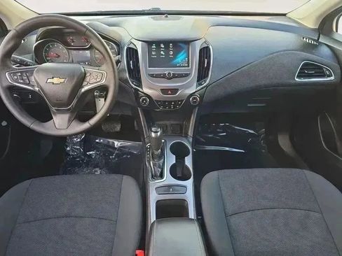 Used 2017 Chevrolet Cruze LT image 10