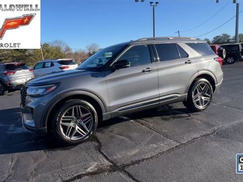 Used 2025 Ford Explorer ST-Line w/ ST-Line Street Pack image 4