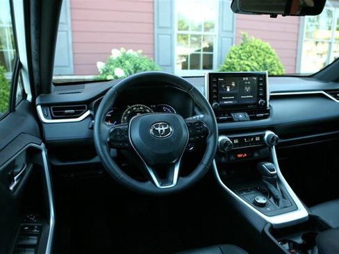 Used 2021 Toyota RAV4 XSE AWD/4WD image 12