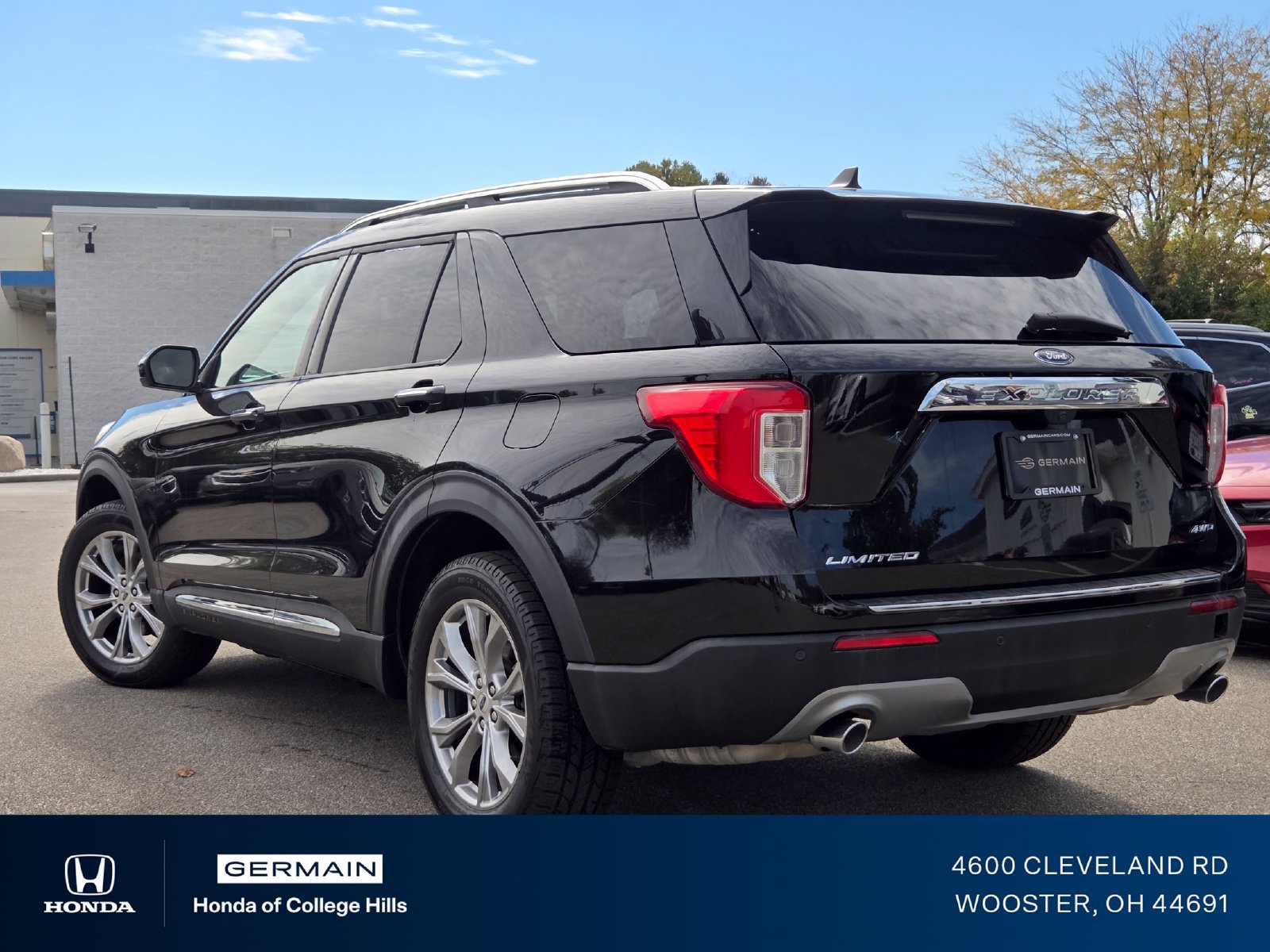 Used 2024 Ford Explorer Limited AWD/4WD image 17