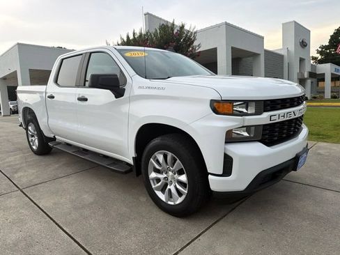 Used 2019 Chevrolet Silverado 1500 Custom w/ Custom Convenience Package RWD image 1