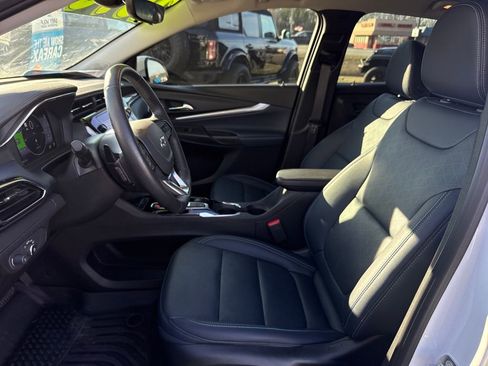 Used 2023 Chevrolet Bolt EUV Premier w/ Sun & Sound Package image 19