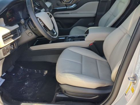 New 2026 Lincoln Corsair Premiere image 10