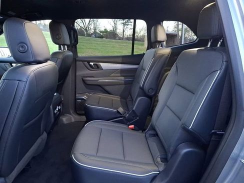 Used 2025 Buick Enclave Preferred image 12