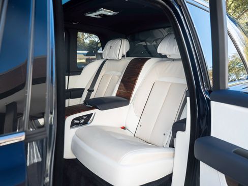 Certified 2022 Rolls-Royce Cullinan image 41