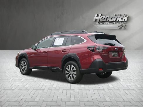 Certified 2025 Subaru Outback Premium AWD/4WD image 7