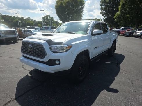 Used 2022 Toyota Tacoma TRD Sport w/ Technology Package AWD/4WD image 4