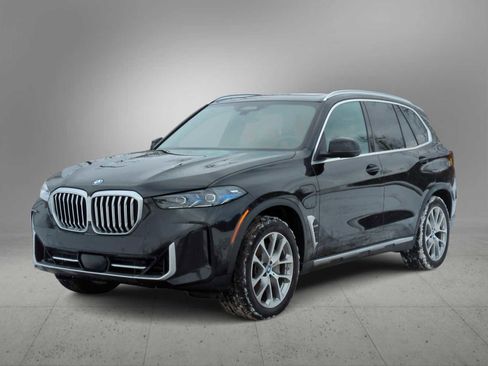 Certified 2024 BMW X5 xDrive50e w/ Premium Package image 4