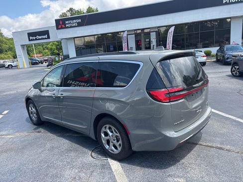 Used 2022 Chrysler Pacifica Limited FWD image 4