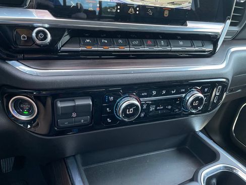Used 2024 GMC Sierra 1500 SLT w/ SLT Premium Plus Package AWD/4WD image 18