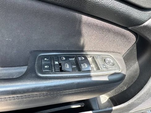 Used 2015 Chrysler 200 Limited w/ Convenience Group FWD image 9
