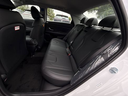 New 2026 Hyundai Elantra Limited FWD image 25