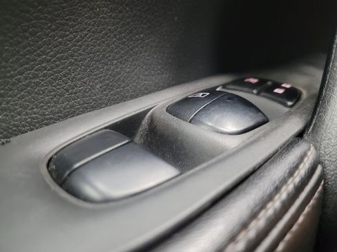 Used 2018 Nissan Rogue S AWD/4WD image 27