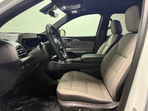 Used 2026 Chevrolet Traverse LT w/ Driver Confidence Package FWD image 13