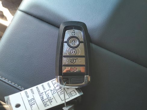 Used 2024 Lincoln Nautilus Reserve image 29