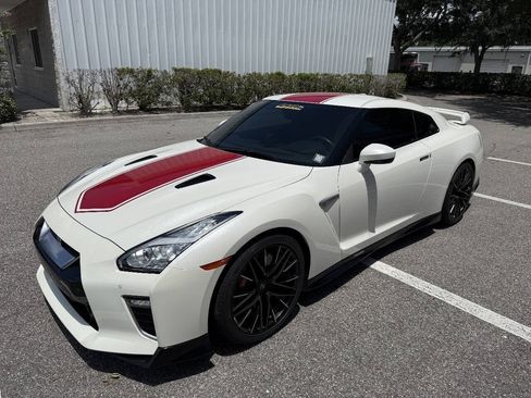 Used 2020 Nissan GT-R Premium AWD/4WD image 2