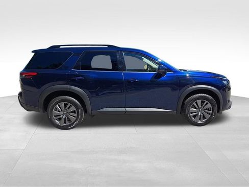 Used 2024 Nissan Pathfinder SV AWD/4WD image 7