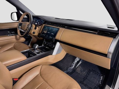Certified 2023 Land Rover Range Rover Long Wheelbase SE AWD/4WD image 32