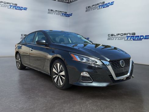 Used 2022 Nissan Altima 2.5 SV FWD image 3