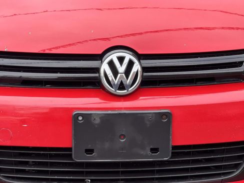 Used 2012 Volkswagen Golf 4-Door FWD image 10