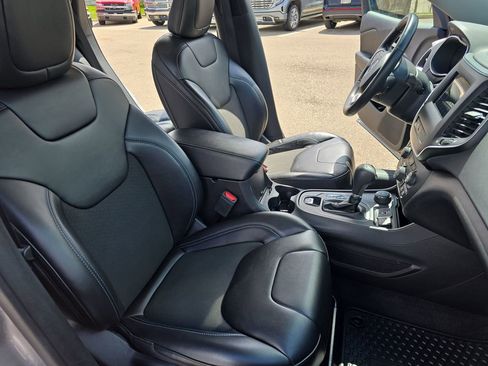 Used 2020 Jeep Cherokee Latitude Plus w/ Cold Weather Group AWD/4WD image 10