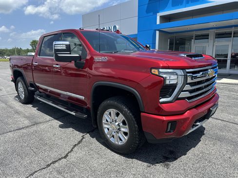 Used 2024 Chevrolet Silverado 2500 High Country w/ High Country Premium Package AWD/4WD image 2