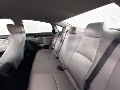 Used 2019 Honda Accord LX image 27