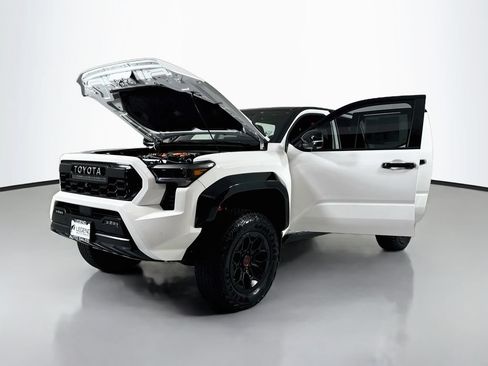 Used 2024 Toyota Tacoma TRD Pro AWD/4WD image 30